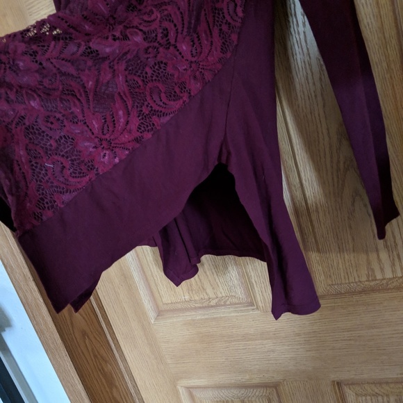 Maroon floral lace top - Picture 3 of 4
